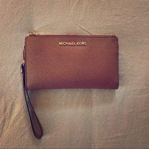 Michael Kors Wallet/Wristlet. In great condition